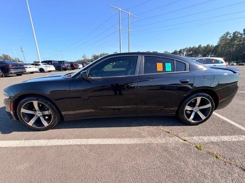 Used 2017 Dodge Charger SXT w/ Plus Group RWD image 5