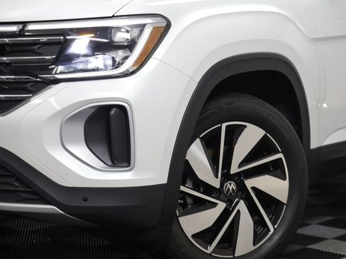 Used 2026 Volkswagen Atlas SE w/ Panoramic Sunroof Package AWD/4WD image 3