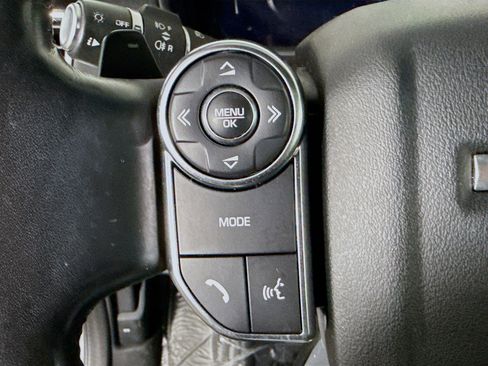 Used 2018 Land Rover Discovery HSE image 14