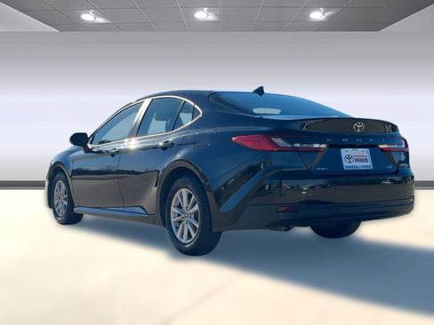 Used 2025 Toyota Camry LE image 3