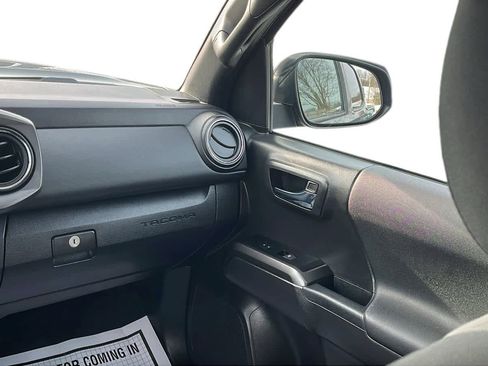 Used 2022 Toyota Tacoma TRD Off-Road image 27