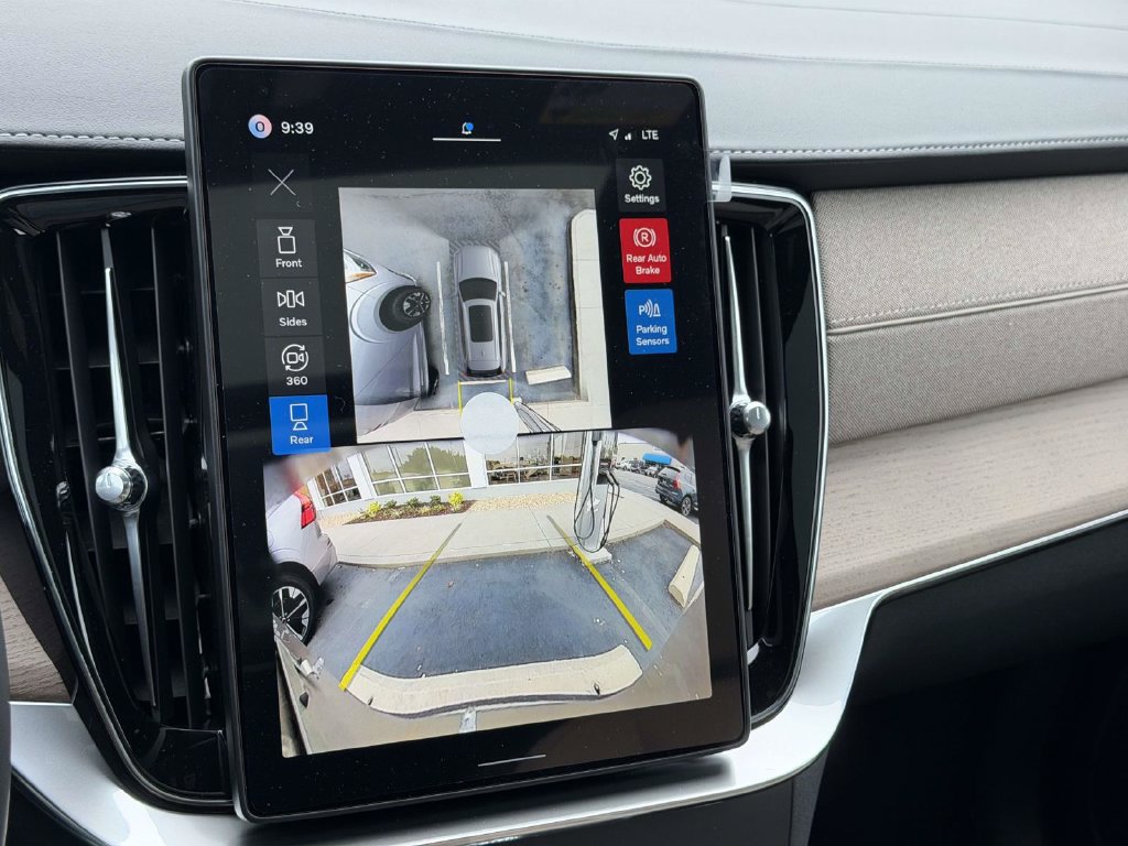 New 2026 Volvo XC90 T8 Plus w/ Protection Package AWD/4WD image 4
