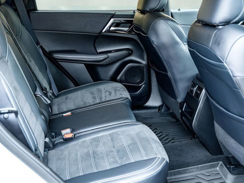 Used 2024 Mitsubishi Outlander SE FWD image 23