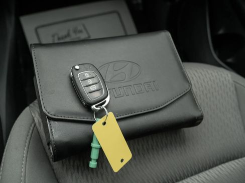 Used 2017 Hyundai Santa Fe SE image 23