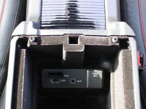 Used 2018 Land Rover Discovery Sport HSE image 29