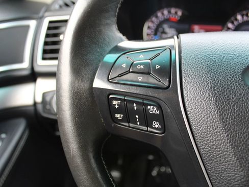 Used 2016 Ford Explorer Platinum image 18