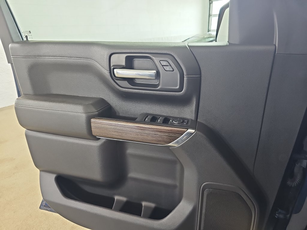 Used 2021 Chevrolet Silverado 1500 LT AWD/4WD image 32