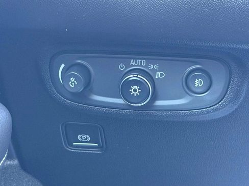 Used 2018 GMC Terrain Denali w/ Advanced Safety Package AWD/4WD image 39