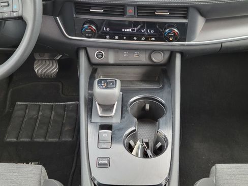 Used 2023 Nissan Rogue SV image 21