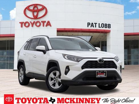 Used 2021 Toyota RAV4 XLE w/ Convenience Package FWD image 1