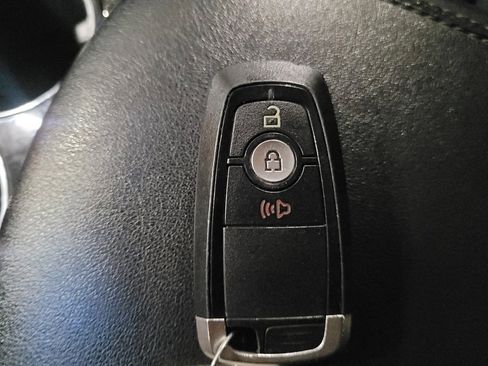 Used 2017 Ford Edge SE image 32