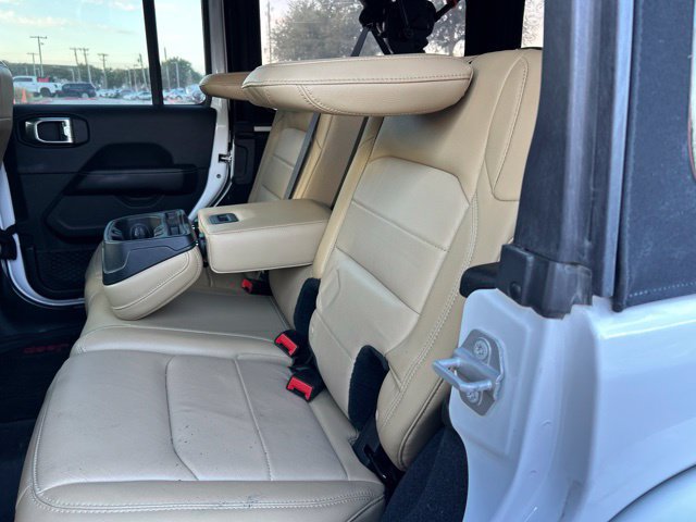 Used 2018 Jeep Wrangler Unlimited Sahara AWD/4WD image 10