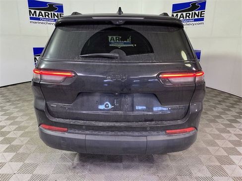 Used 2023 Jeep Grand Cherokee L Limited w/ Luxury Tech Group II image 17