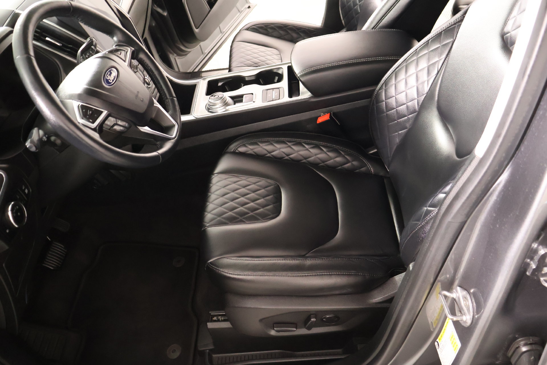 Used 2024 Ford Edge Titanium AWD/4WD image 11