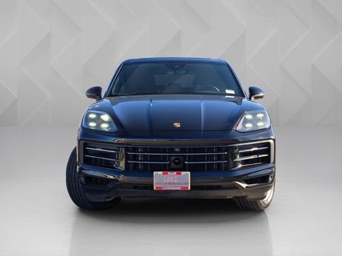 Used 2024 Porsche Cayenne image 2