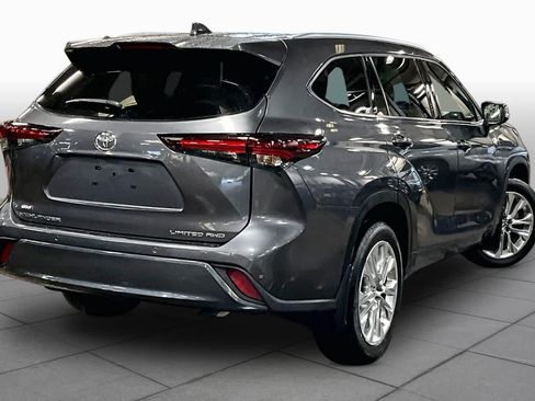 Used 2024 Toyota Highlander Limited AWD/4WD image 13