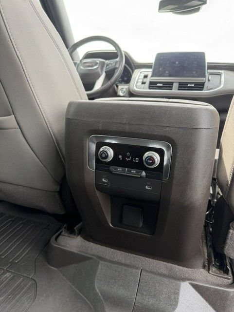 Used 2023 GMC Yukon XL SLT AWD/4WD image 21