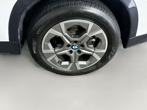 Used 2025 BMW X1 xDrive28i AWD/4WD image 11