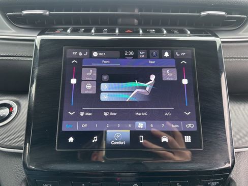 Used 2024 Jeep Grand Cherokee L Laredo image 30