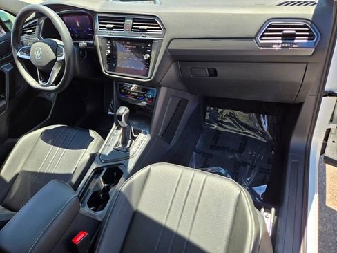 Used 2022 Volkswagen Tiguan SE w/ Panoramic Sunroof Package FWD image 21