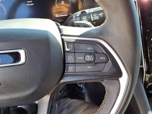 Used 2023 Jeep Grand Cherokee Altitude AWD/4WD image 18