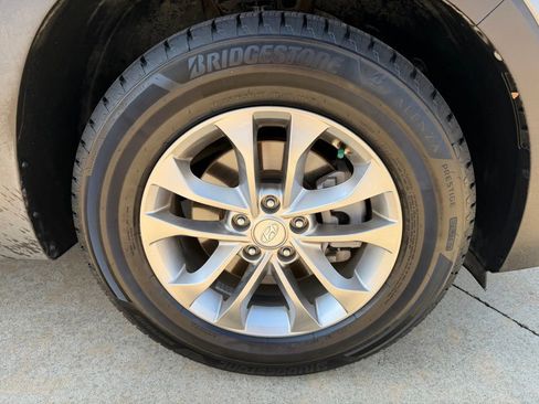 Used 2019 Hyundai Santa Fe SEL FWD image 9