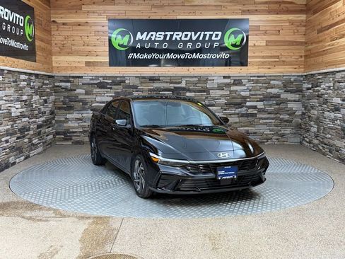 Certified 2025 Hyundai Elantra Limited image 2