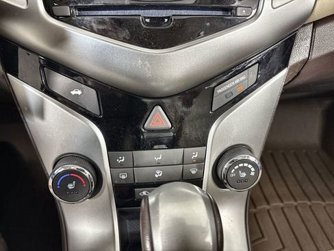 Used 2015 Chevrolet Cruze Diesel w/ Sun And Sound Package FWD image 17