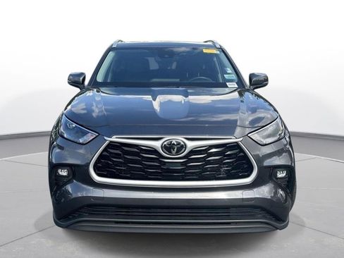 Used 2023 Toyota Highlander XLE FWD image 11