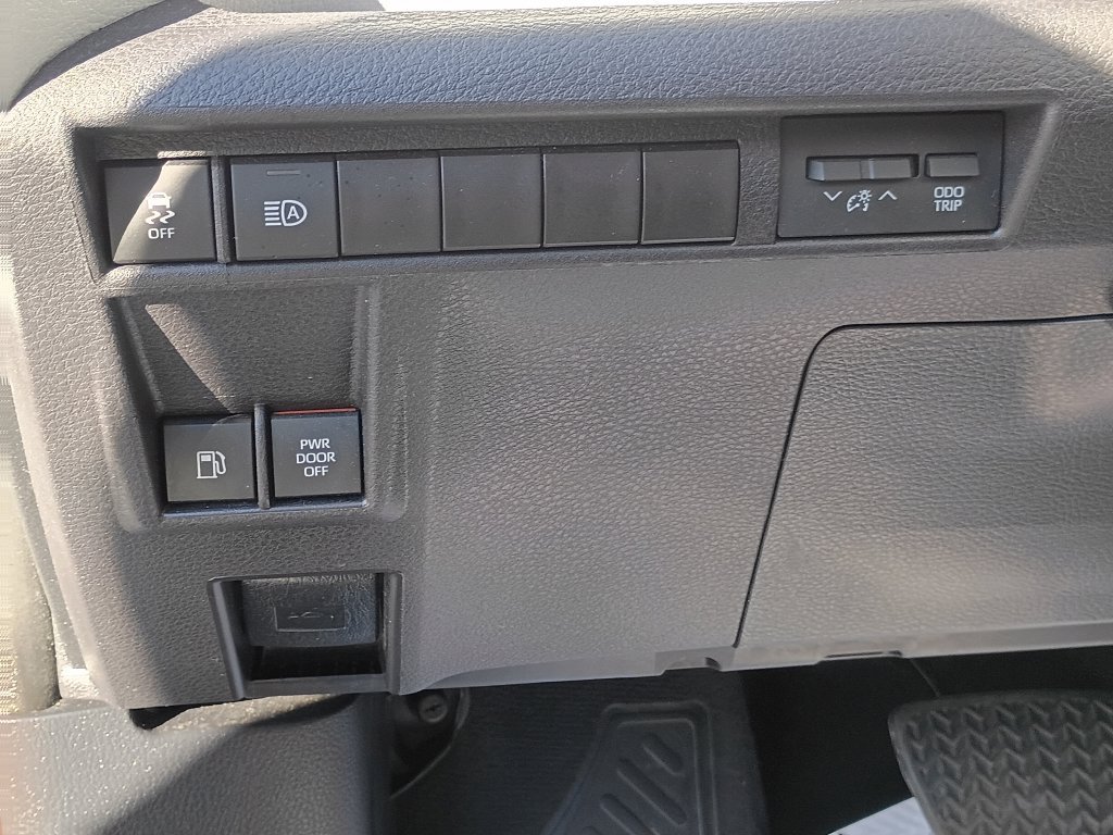 Used 2025 Toyota Sienna LE FWD image 22