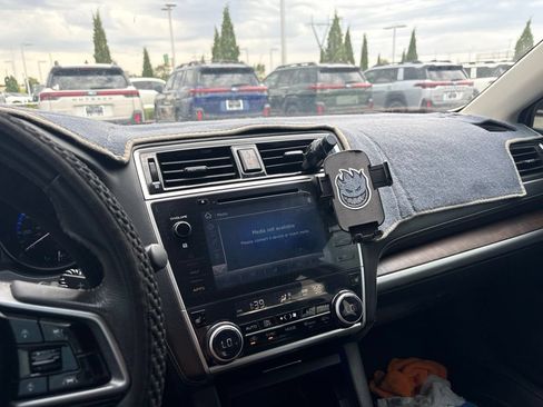 Used 2018 Subaru Outback 2.5i Limited AWD/4WD image 4