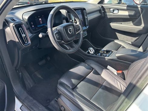 Used 2023 Volvo XC40 B5 Plus w/ Protection Package Premier image 6