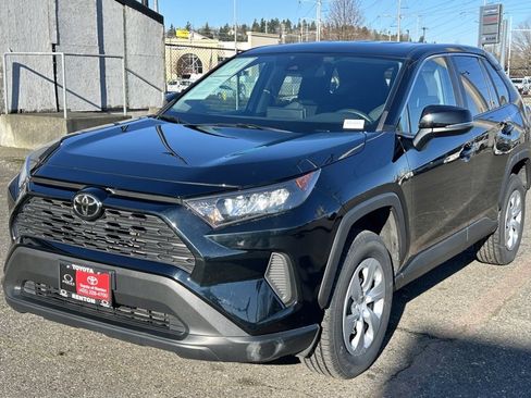 Certified 2022 Toyota RAV4 LE image 1