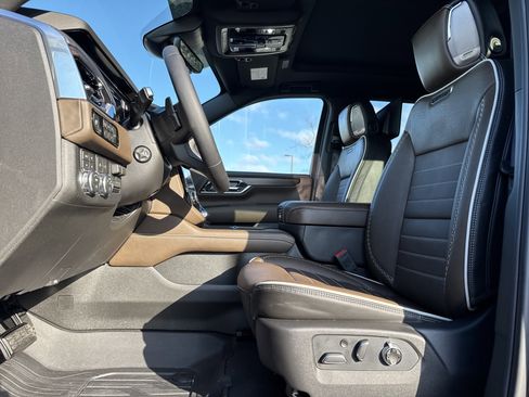 Used 2026 GMC Yukon Denali Ultimate w/ LPO, Floor Liner Package image 16