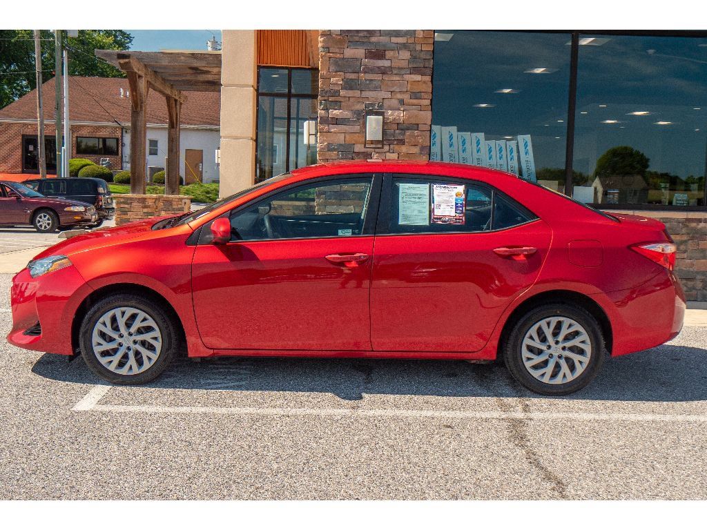 Used 2018 Toyota Corolla LE FWD image 6