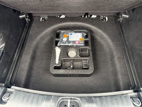 Used 2025 Jeep Compass Limited AWD/4WD image 10