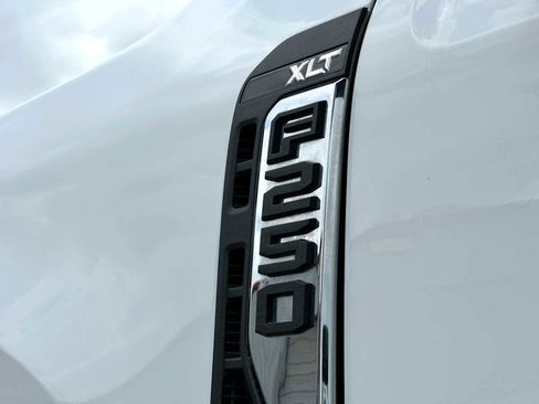 Used 2025 Ford F250 XLT w/ FX4 Off-Road Package AWD/4WD image 15