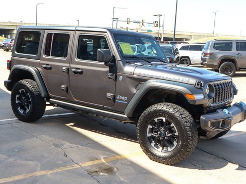 Used 2025 Jeep Wrangler Unlimited Rubicon 4xe w/ Convenience Group AWD/4WD image 4