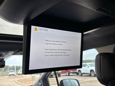 Used 2023 Toyota Sienna Platinum image 17