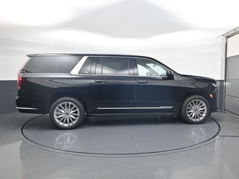 Used 2022 Cadillac Escalade ESV Premium Luxury image 8