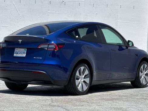 Used 2021 Tesla Model Y Long Range AWD/4WD image 3