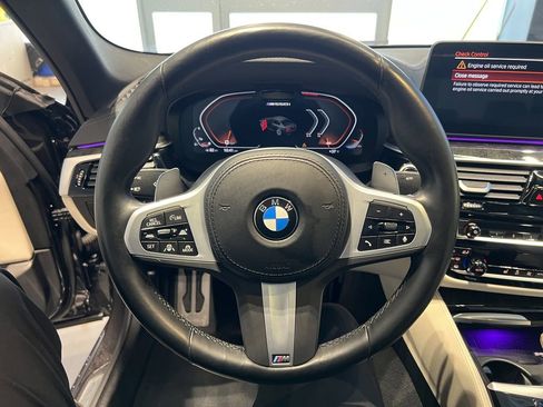 Used 2023 BMW M550i xDrive w/ Dynamic Handling Package AWD/4WD image 17