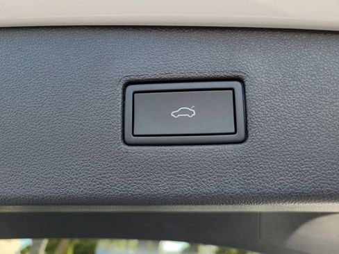 Used 2024 Volkswagen Tiguan SE R-Line image 14