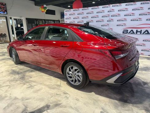Used 2024 Hyundai Elantra SEL FWD image 9
