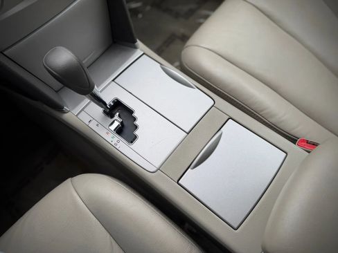 Used 2010 Toyota Camry FWD image 13