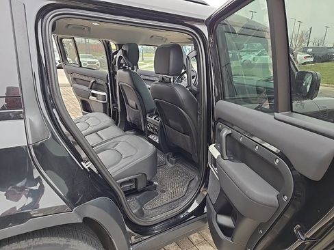 Used 2023 Land Rover Defender 110 S image 19