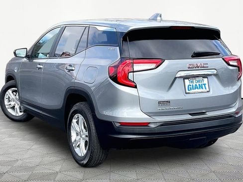 Used 2024 GMC Terrain SLE image 4