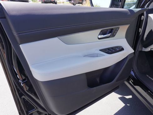 Used 2025 Nissan Murano SL image 15