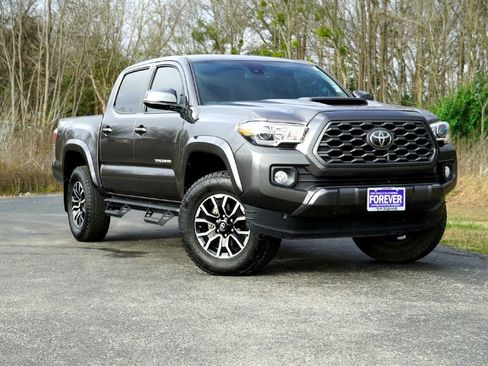 Used 2020 Toyota Tacoma SR5 image 2