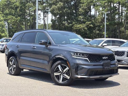 Used 2023 Kia Sorento S FWD image 1